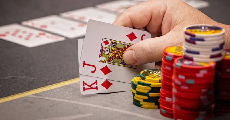 Giải Mã Thuật Ngữ Poker - Từ A Đến Z Thuật Ngữ Trong Poker Giải Mã Thuật Ngữ Poker: Hiểu Đúng, Chơi Hay, Thắng Đẹp
